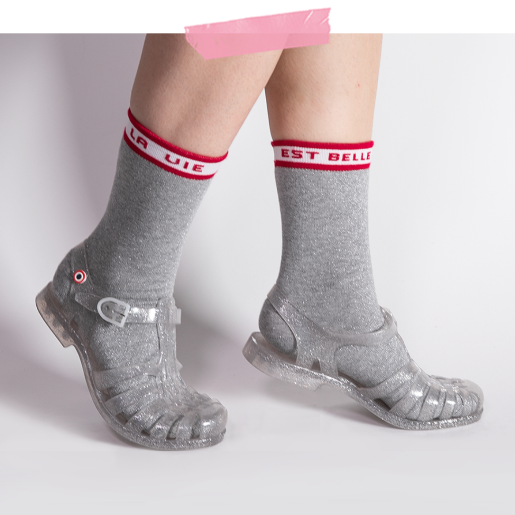 chaussettes Maison Causettes La Vie Est Belle avec des sandales en plastique pailleté SUNMIF de la marque Méduse